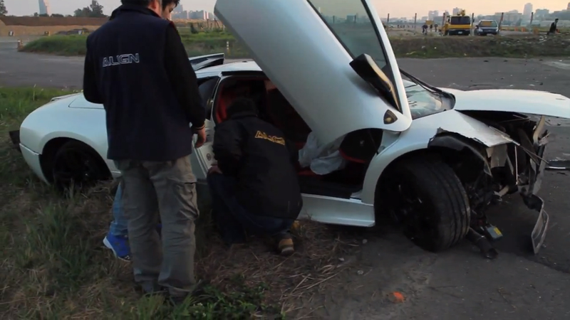 Illustration for article titled Lamborghini Crashes After Racing An R/C Helicopter